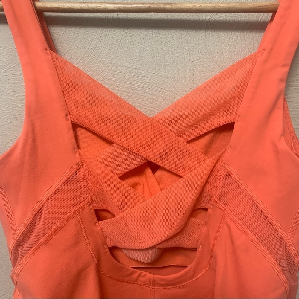 Lululemon Rise and Flow Tank Size 6 - Picture 5 of 11